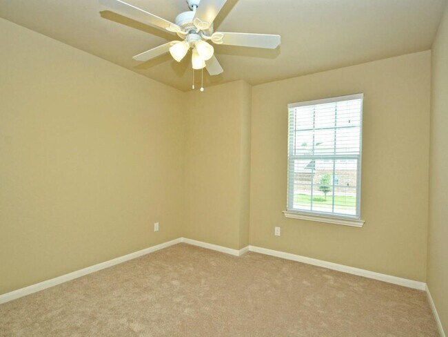 Building Photo - 1413 Short Horn Cove