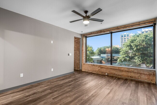 Building Photo - 901 9th St