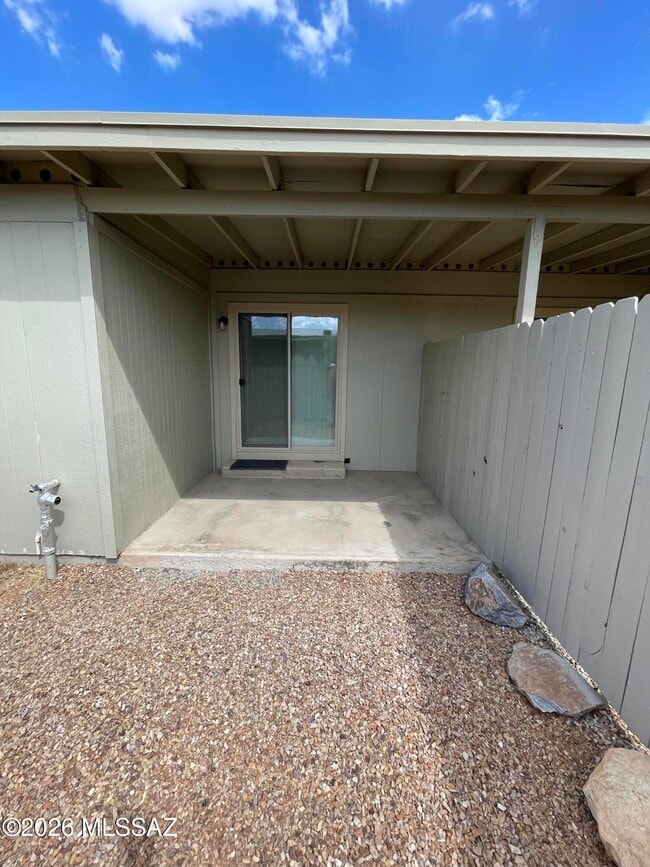 Building Photo - 3325 E Blacklidge Dr