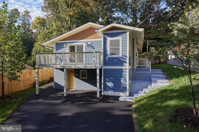 Building Photo - 711 Colby Ave