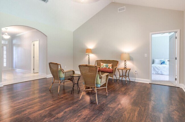 Building Photo - 32 Sonata St