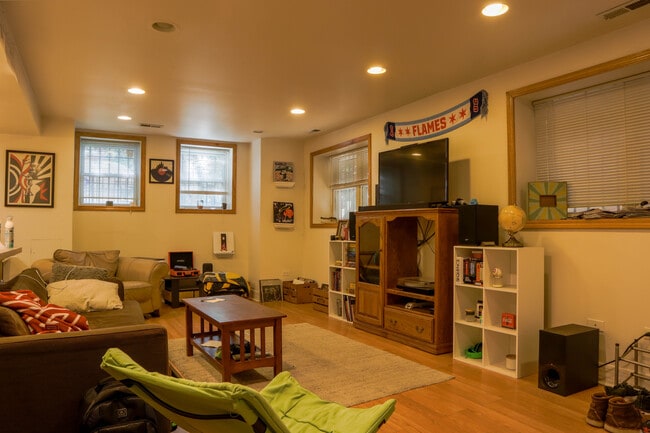 715 S Claremont, Apt G - Living/Great Room - Harris Point Chicago