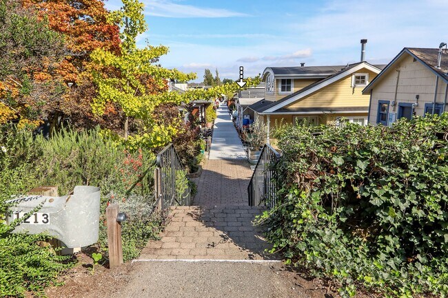 Building Photo - Portage Bay Floating Home