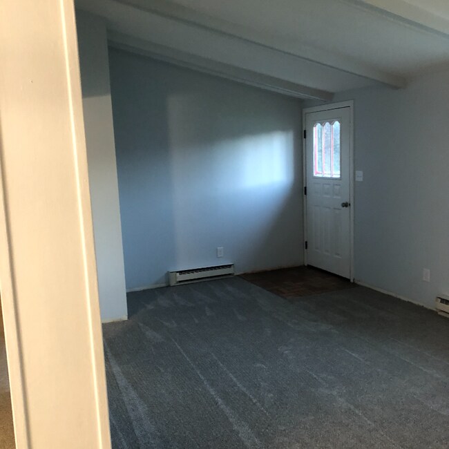Building Photo - 364 Elm Dr