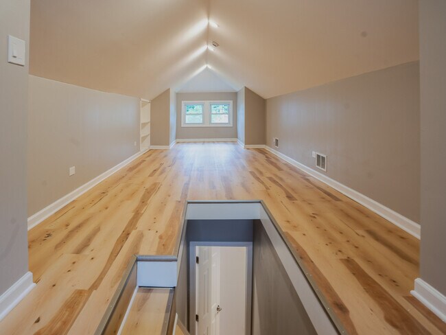 Building Photo - 523 S Monterey Ave