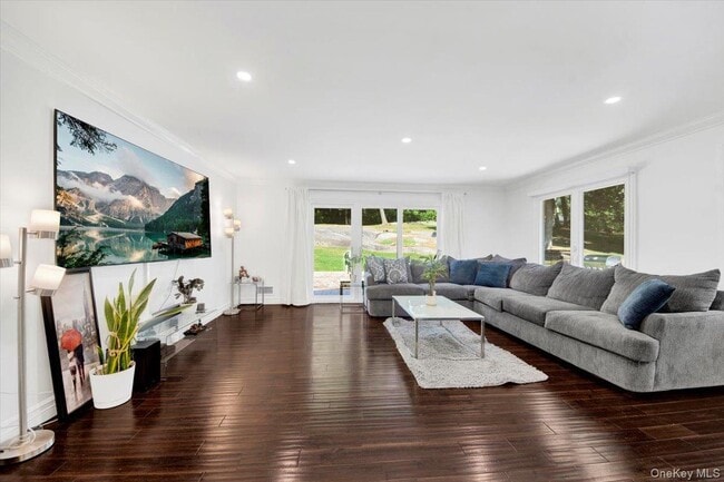 Building Photo - 270 Victory Blvd