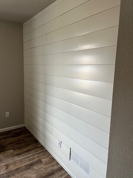 Office Bedroom #4 of 4 Wall Planks Brand New - 7238 Fauna Glen Dr