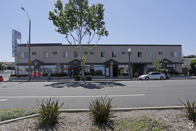 Building Photo - HAWTHORNE 2