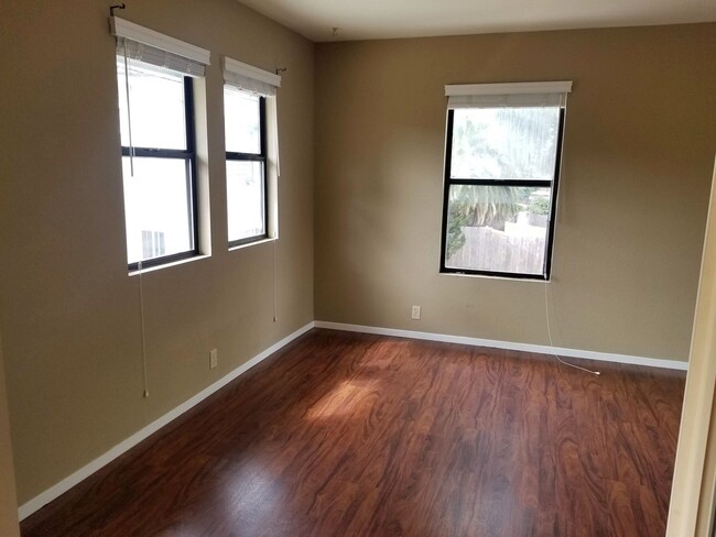 Building Photo - 467 Buchon St