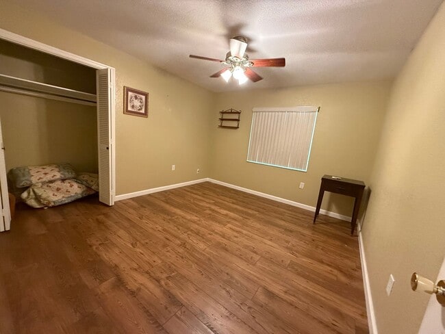 Building Photo - 5 Acre Home!!!!