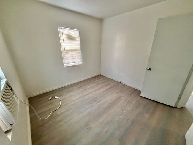 Building Photo - 2 bed home for rent