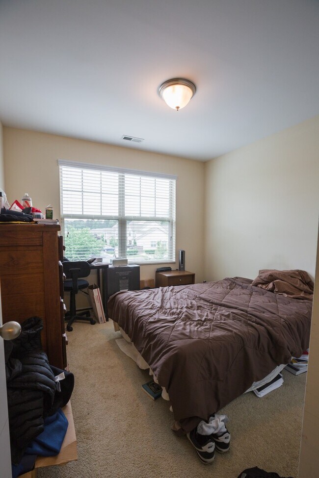 Building Photo - 3 bedroom townhome just minutes from Duke!! Located in the popular Thompson Ridge Community!