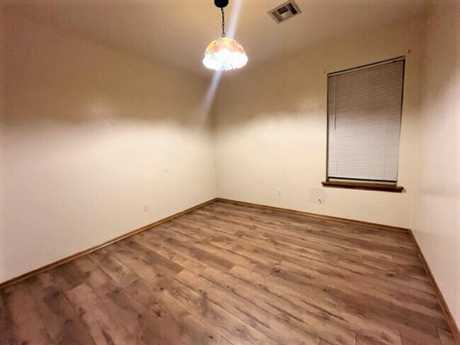 Building Photo - 8104 Eagle Cir