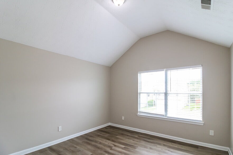 Building Photo - 7423 Garnet Dr