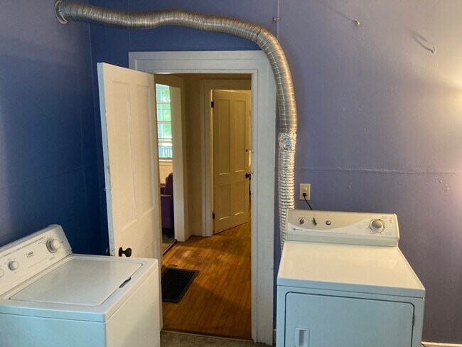 Washer/dryer unit - 40 High St