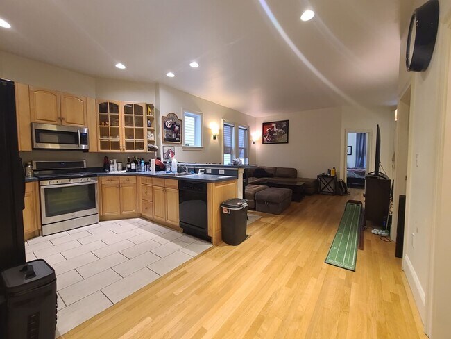 Building Photo - 42 N St