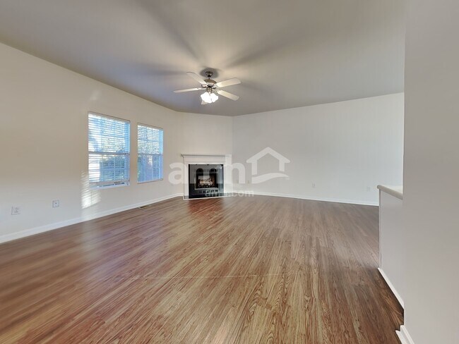 Building Photo - 704 Marjam Ln