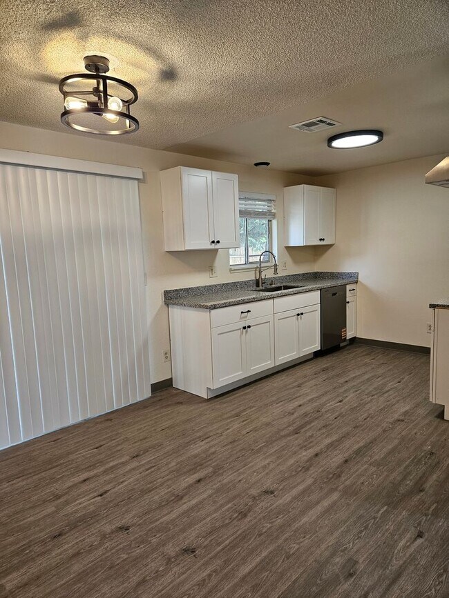 Building Photo - Beautiful Remodeled Home.