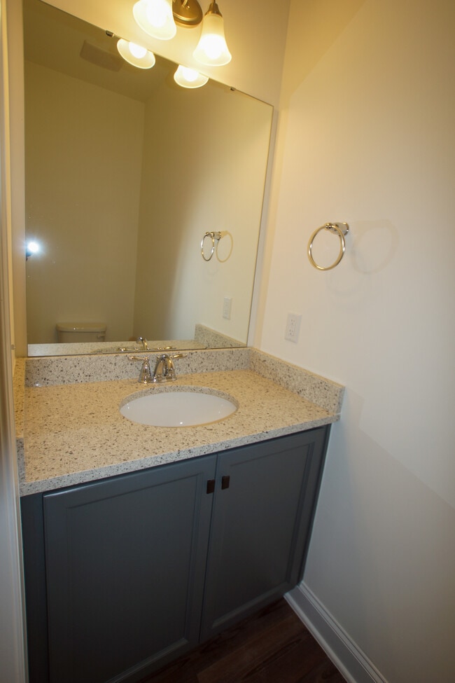 Building Photo - 206 Oakchest Ct