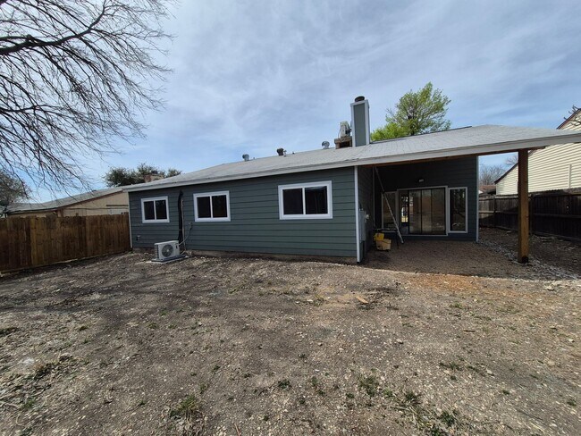 Building Photo - 4018 Sunrise Cove Dr