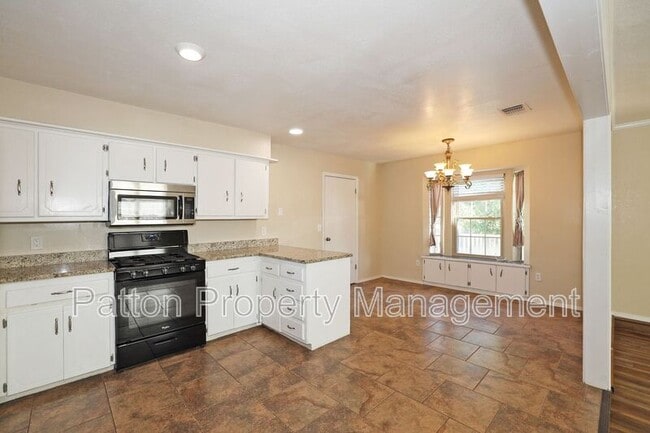 Building Photo - 2905 Salem Dr
