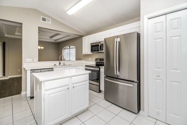 Building Photo - 1045 Piedmont Oaks Dr