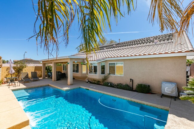 Building Photo - Stunning Single-Story Home with Heated Poo...