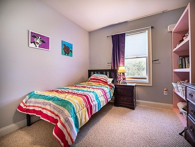 Building Photo - "Spacious 3-Bedroom Haven with 3 Full Baths in Charming Hinesburg!"