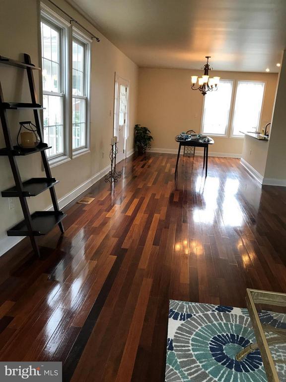 Building Photo - 2022 S Glebe Rd