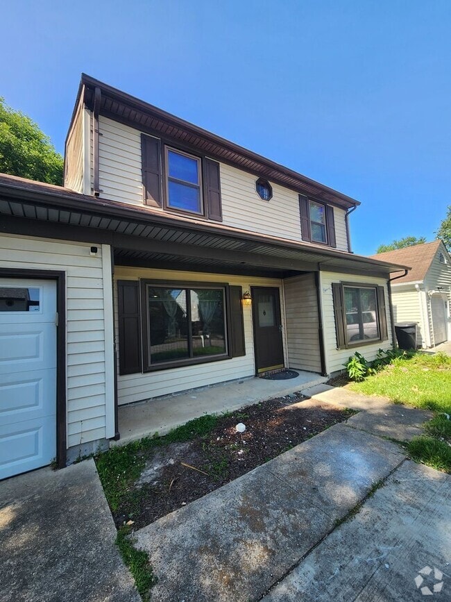 Building Photo - 4 Bedroom Home in Sought Out Neighborhood ...