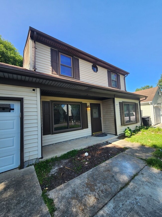 Primary Photo - 4 Bedroom Home in Sought Out Neighborhood ...