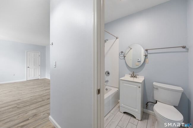 Building Photo - 60 Center St