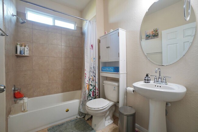 Building Photo - 445 Arrowhead Vine St