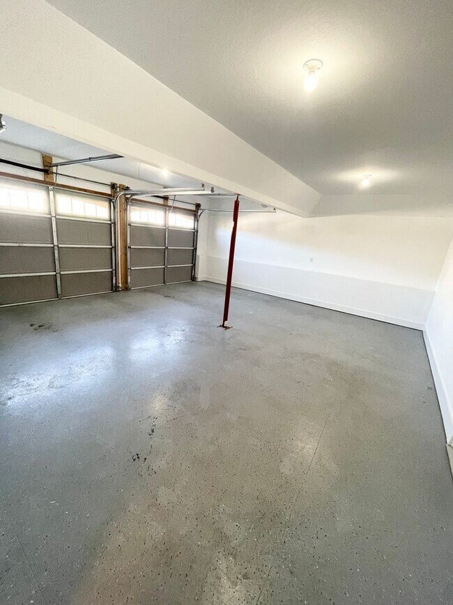 Building Photo - 9228 Sedman Rd