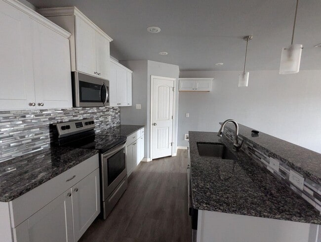 Building Photo - 1302 N Clinton Ave