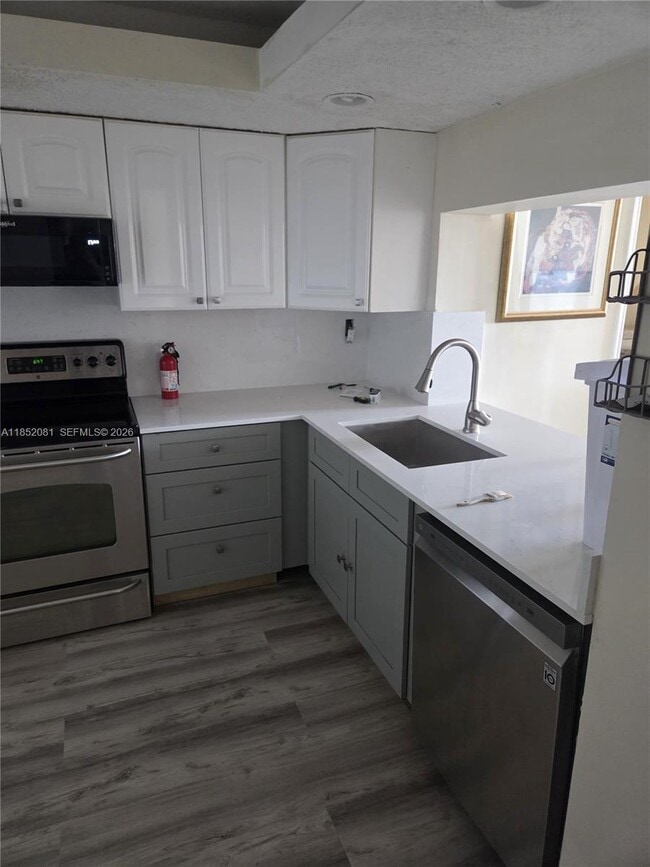 Building Photo - 555 NE 15th St