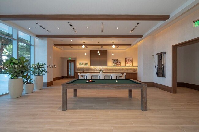 Building Photo - 2411 Laguna Cir