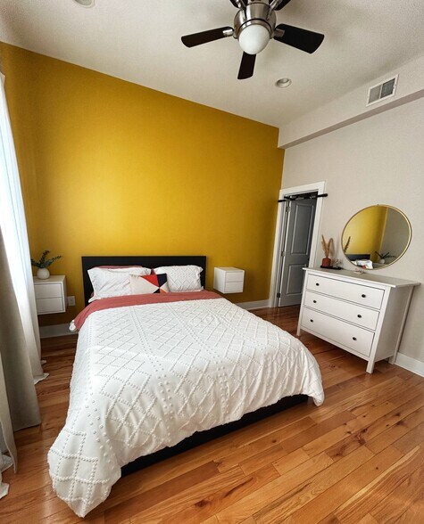 Second bedroom - 14 W Thompson St