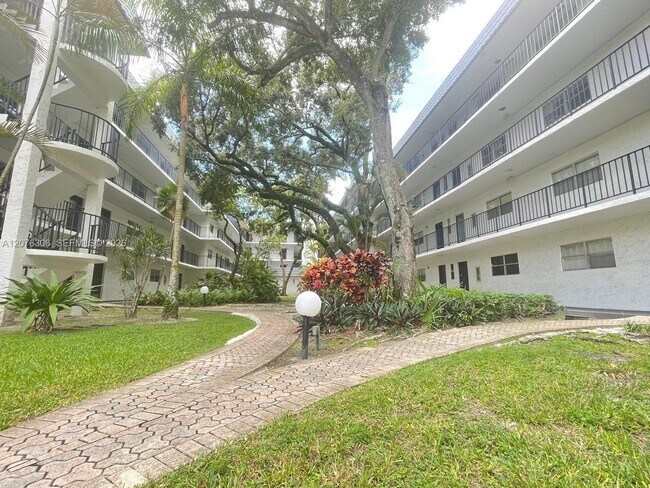 Building Photo - 3280 Spanish Moss Terrace