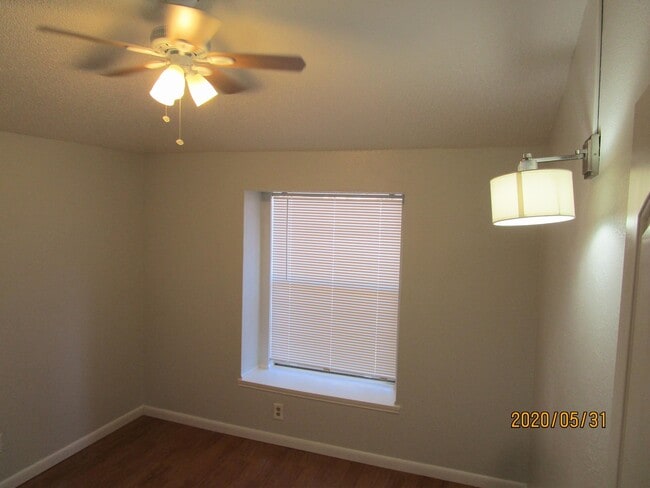 Building Photo - 11382 Lake Erie Dr