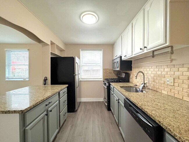 Building Photo - 5612 7th Rd S