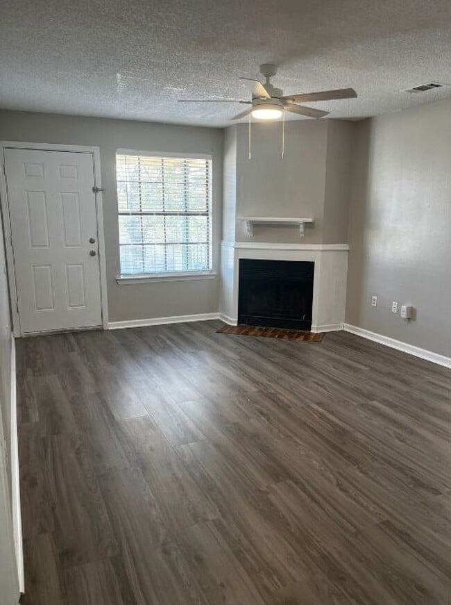 Building Photo - Apartment for lease