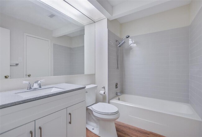 Building Photo - 1748 Ohlen Rd