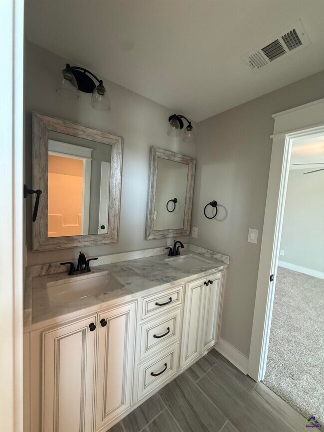 Building Photo - 221 Perth Ct