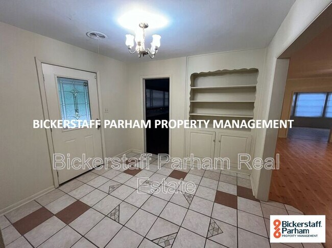 Building Photo - 727 Courtenay Dr