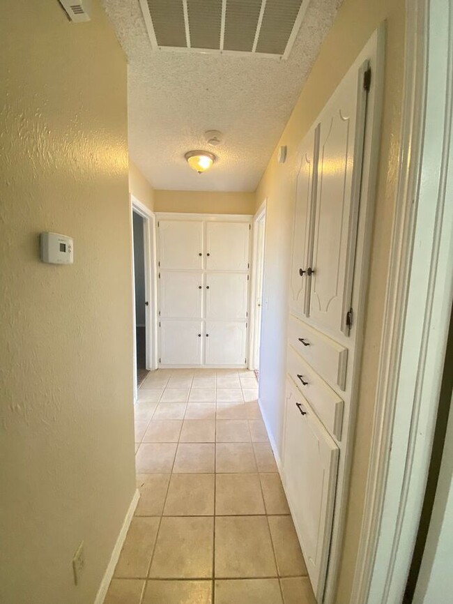 Building Photo - 3 bed 2 bath in Moore in Greenbriar Eastla...