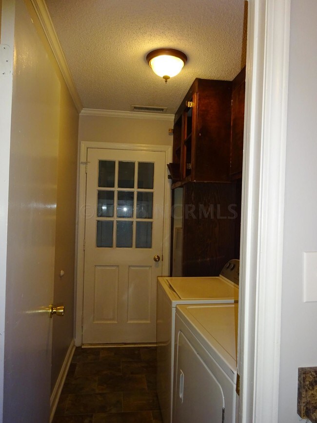 Building Photo - 602 Plaza Dr