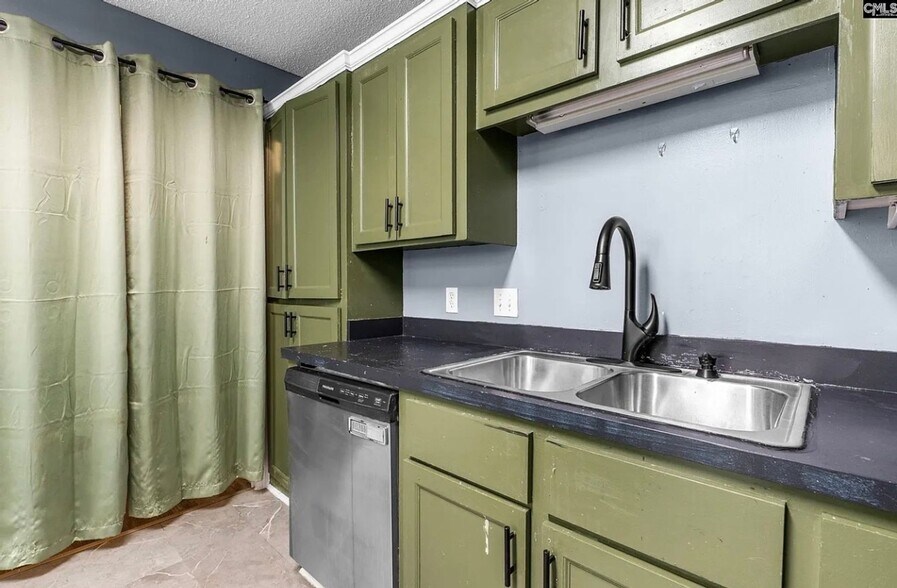 Building Photo - 4223 Woodridge Dr