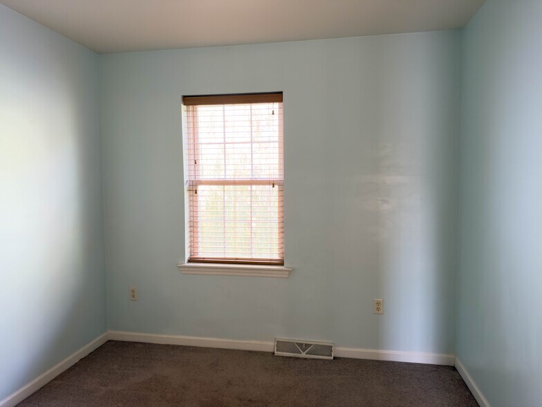 Building Photo - 562 Wood Duck Dr