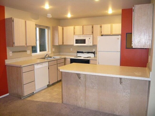 Building Photo - 927-929 Otis St